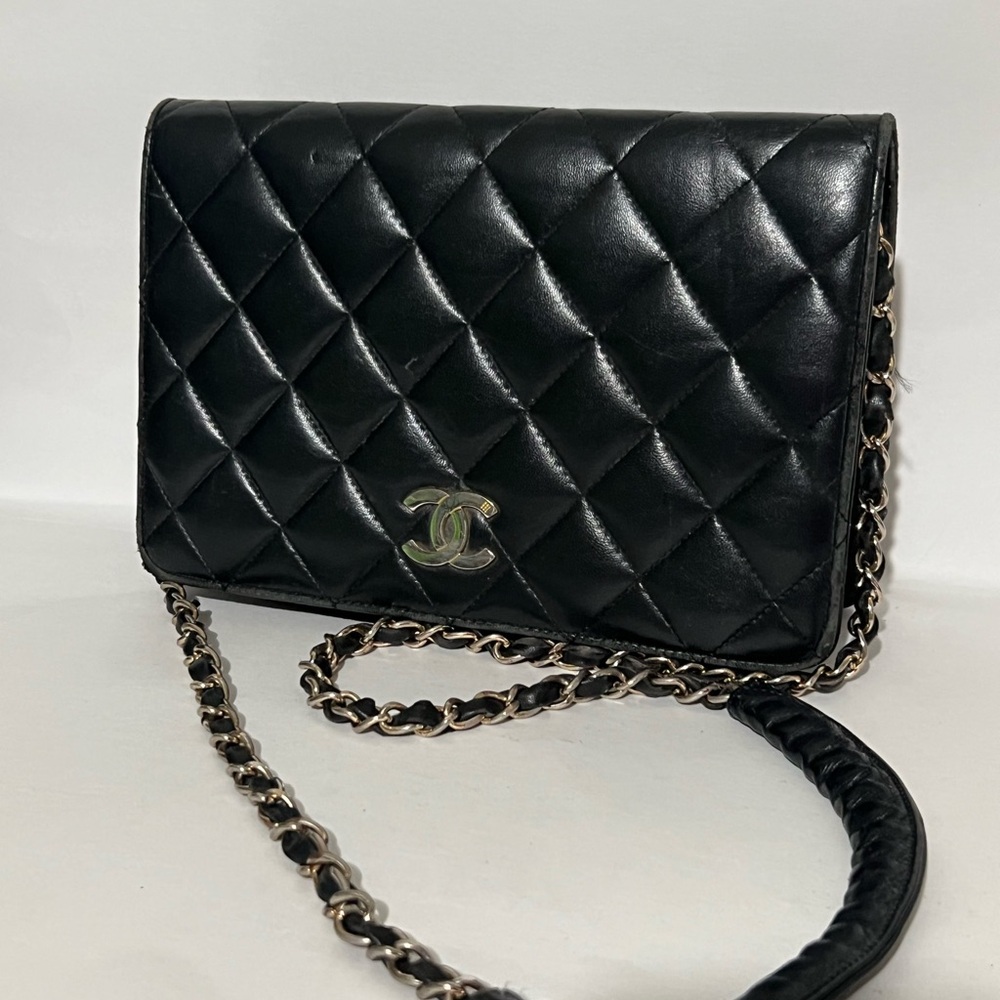 Chanel Black Quilted leather Chain Wallet on Chain